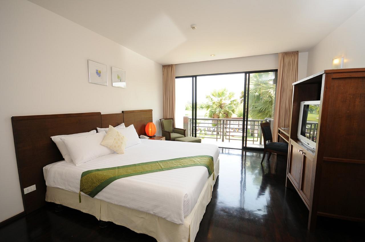 Suwan Golf & Country Club Guest House Nakhon Chai Si Екстериор снимка
