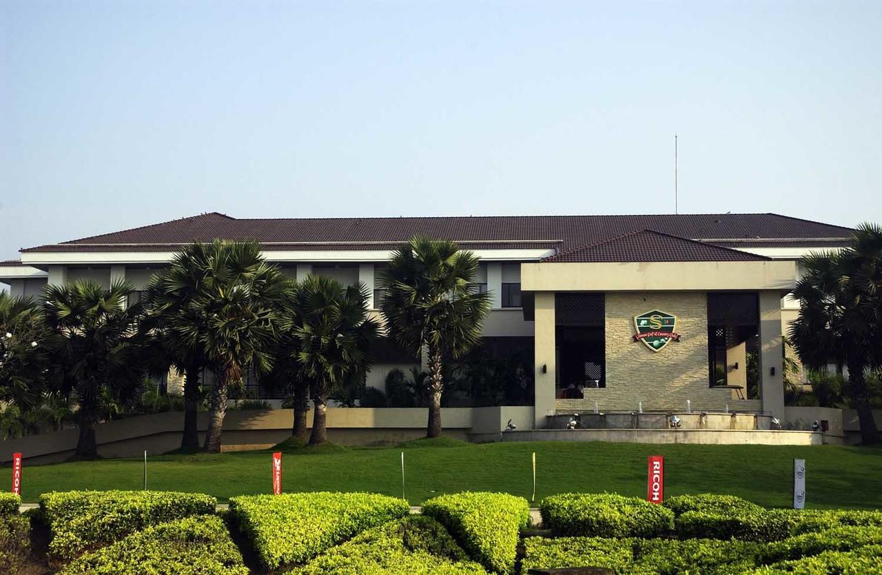 Suwan Golf & Country Club Guest House Nakhon Chai Si Екстериор снимка